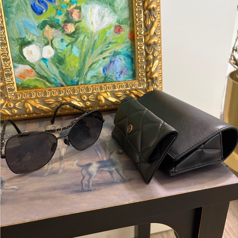 CHANEL - “AUTHENTIC” butterfly metal black Chain CC logo pearl sunglasses detach